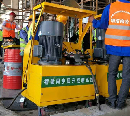 橋梁同步頂（dǐng）升控製係統