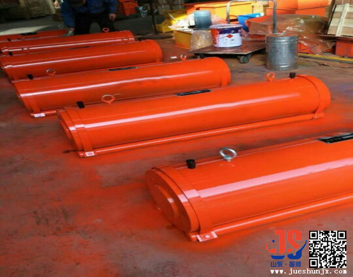 小型（xíng）液壓頂管（guǎn）機生產完成 即將上崗工作了（le）