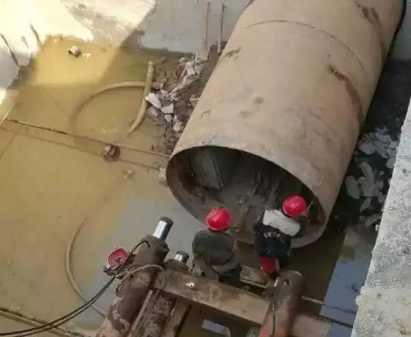 雨水（shuǐ）管道非開挖頂管機施工價格多少錢一米？