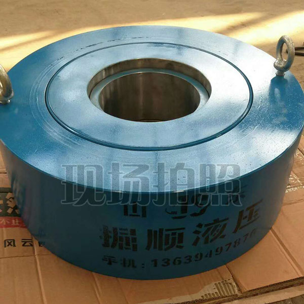 打好包裝的（de）千斤頂和液壓泵發貨啦