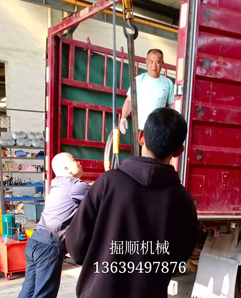 定製生產的湖南液壓油缸今天發貨
